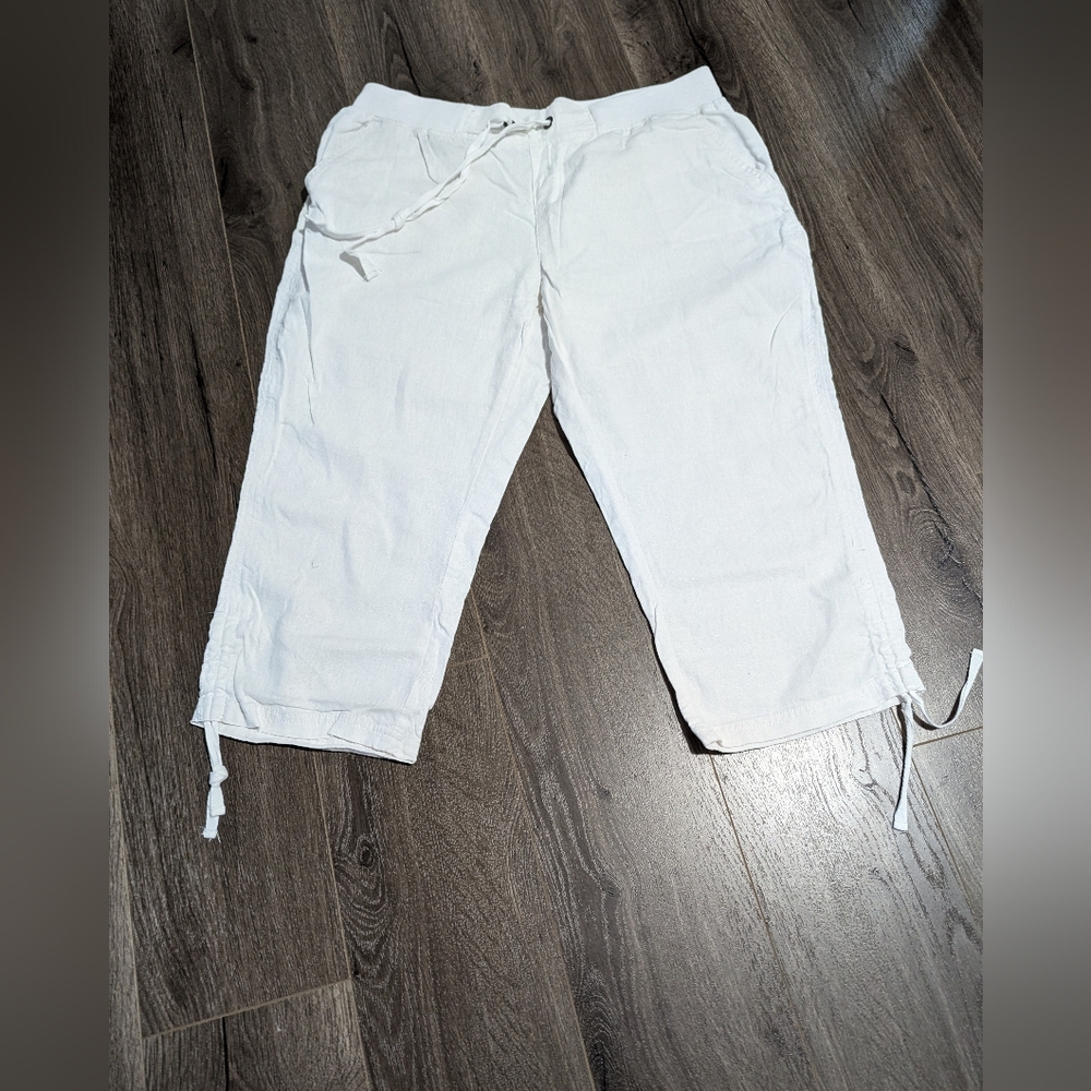 - Per Se linen blend capris pull on pants. Elastic waist. Size large. Li…